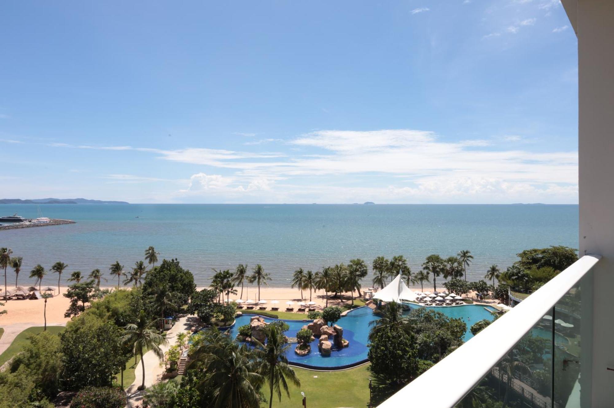 Movenpick Luxury Residence Pattaya-By Noah Jomtien Beach Exterior photo