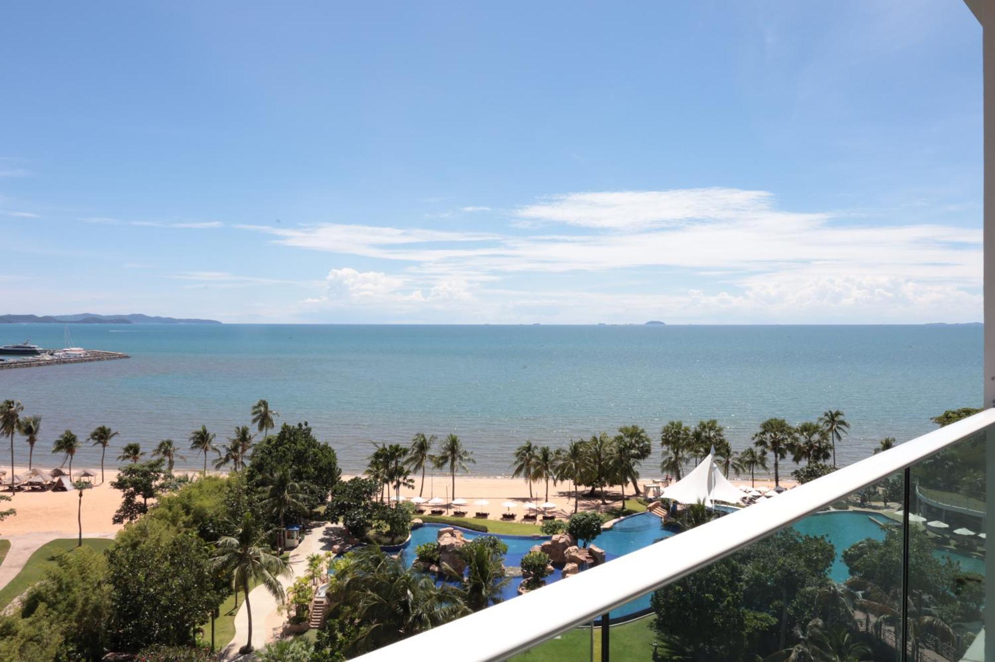 Movenpick Luxury Residence Pattaya-By Noah Jomtien Beach Exterior photo